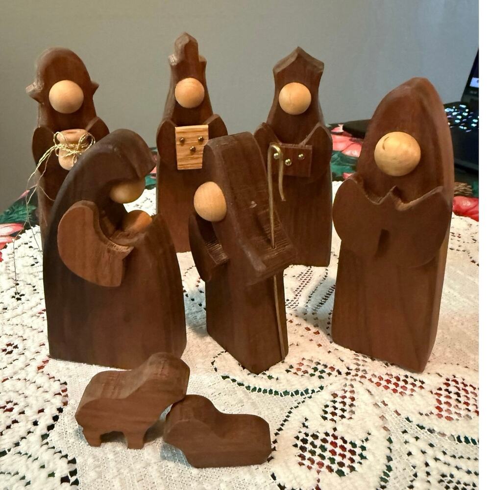 Handcrafted Wooden Nativity Set – 8‑Piece – Folk Art Christmas Décor